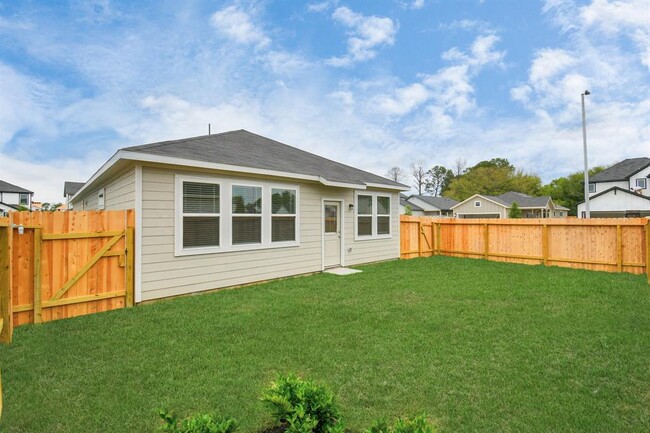 Building Photo - 1728 Greendale Dr