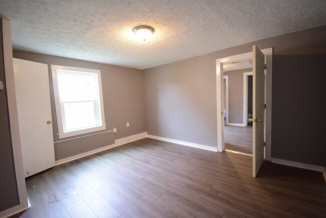 Building Photo - 604 S Highland Ave