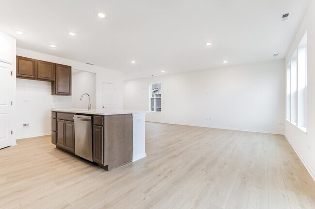 Building Photo - 15230 S Hepworth Ct