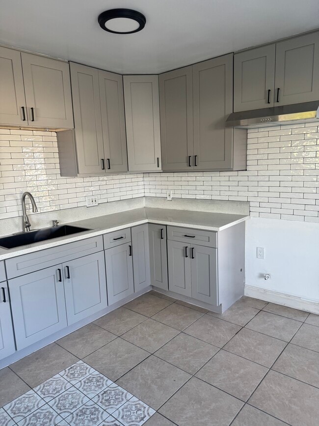 Building Photo - 1302 E Mardina St