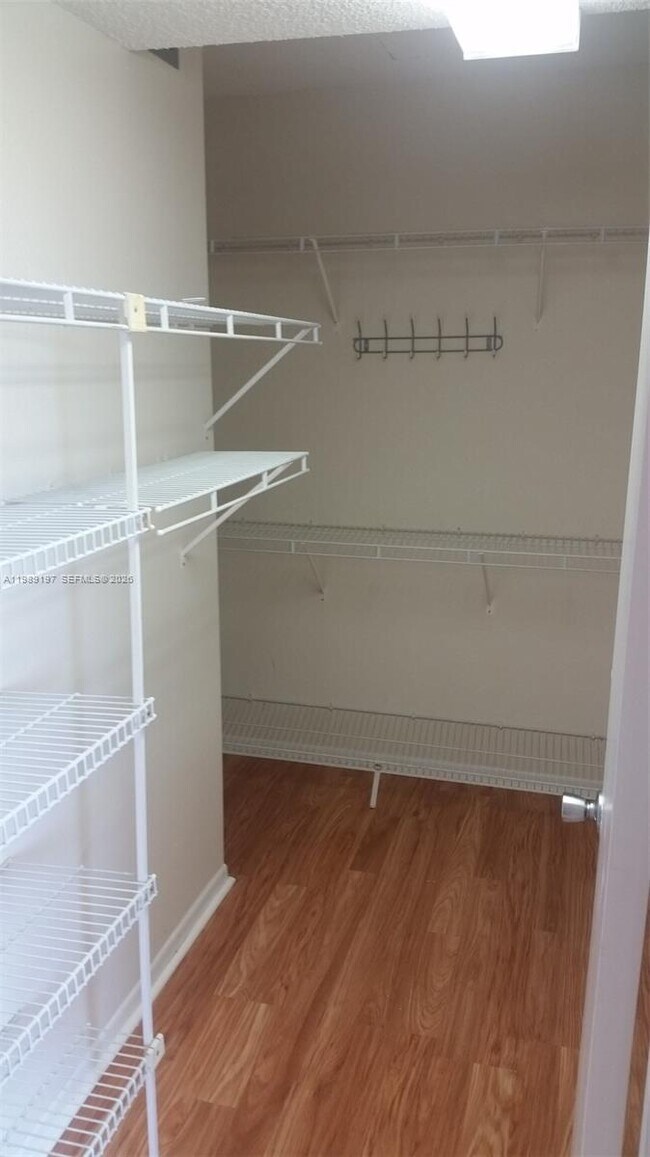 Foto del edificio - 1400 SW 124th Terrace