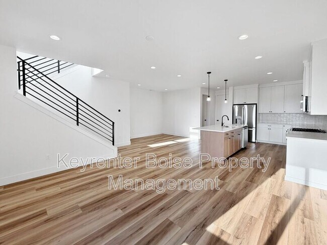 Foto del edificio - 335 E Lombard Ln