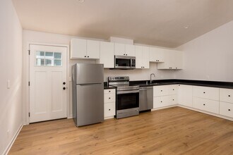 Building Photo - 126 Franklin Ct