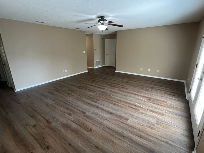 Building Photo - 2005 S Tampa Ave