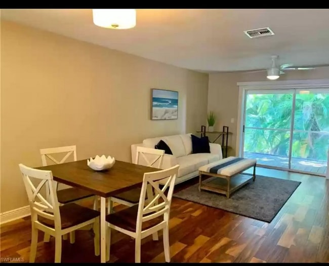 Foto del edificio - 6132 Lakefront Dr