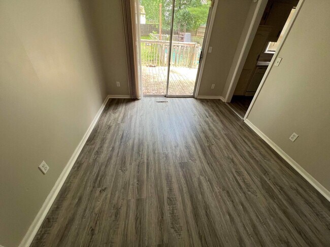 Building Photo - Large Metro Kansas City 3 Bedroom Home!