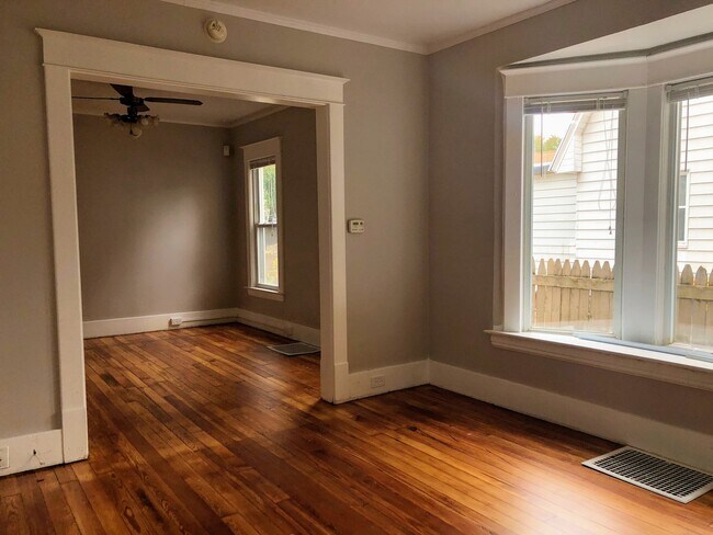 Foto del edificio - 1353 Ewing SE - Water Included, Washer/dry...