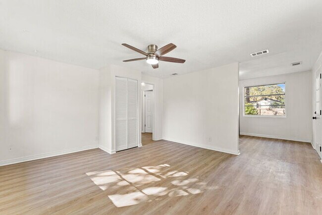 Building Photo - Renovated 2 Bedroom Home on Spacious Corner Lot