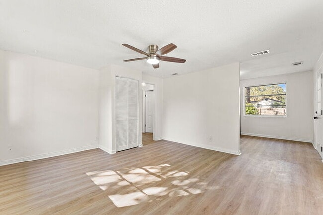 Foto del edificio - Renovated 2 Bedroom Home on Spacious Corner Lot