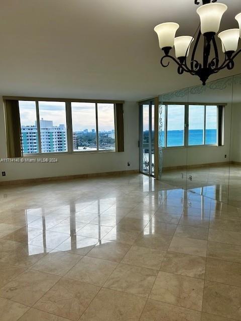 Foto principal - 5401 Collins Ave