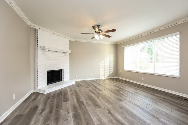 Foto del edificio - 5173 Roxborough Dr