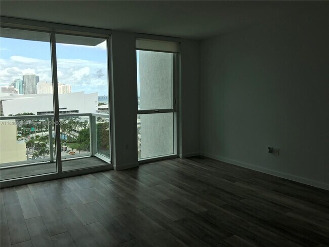 Foto del edificio - 244 Biscayne Blvd