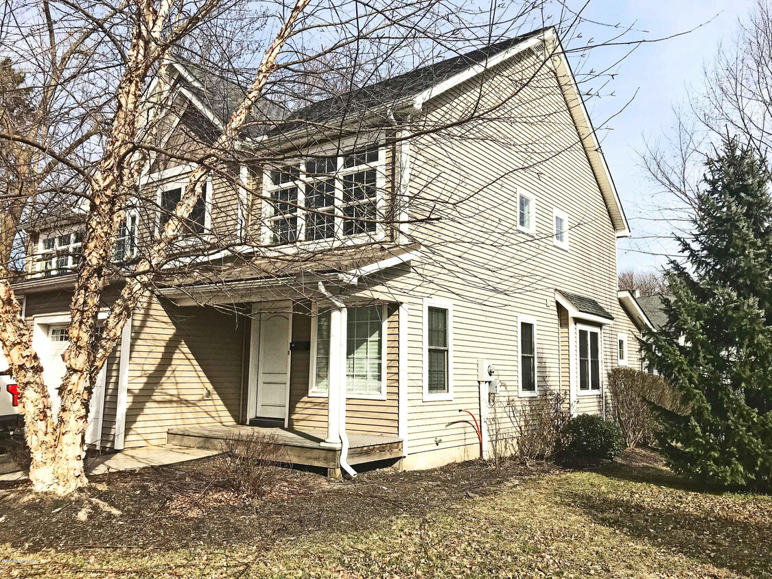 Primary Photo - 15 Northwood St