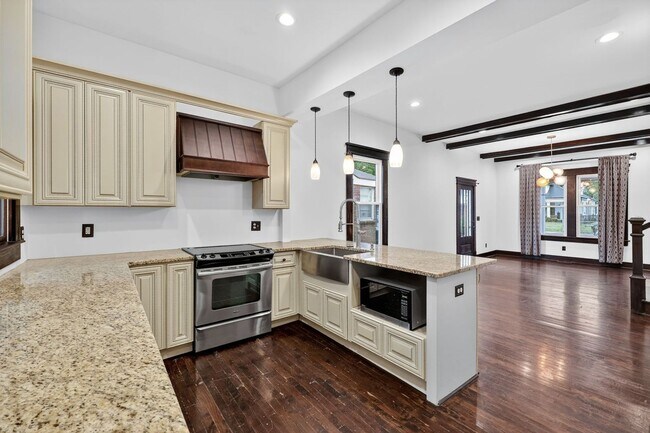 Building Photo - 937 Mansfield St