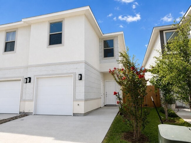 Building Photo - 1831 Port Louisiana Dr