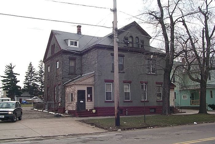 Primary Photo - 357 E 10th St