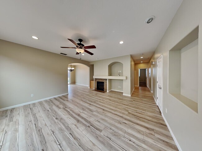 Building Photo - 1381 Bamboo St