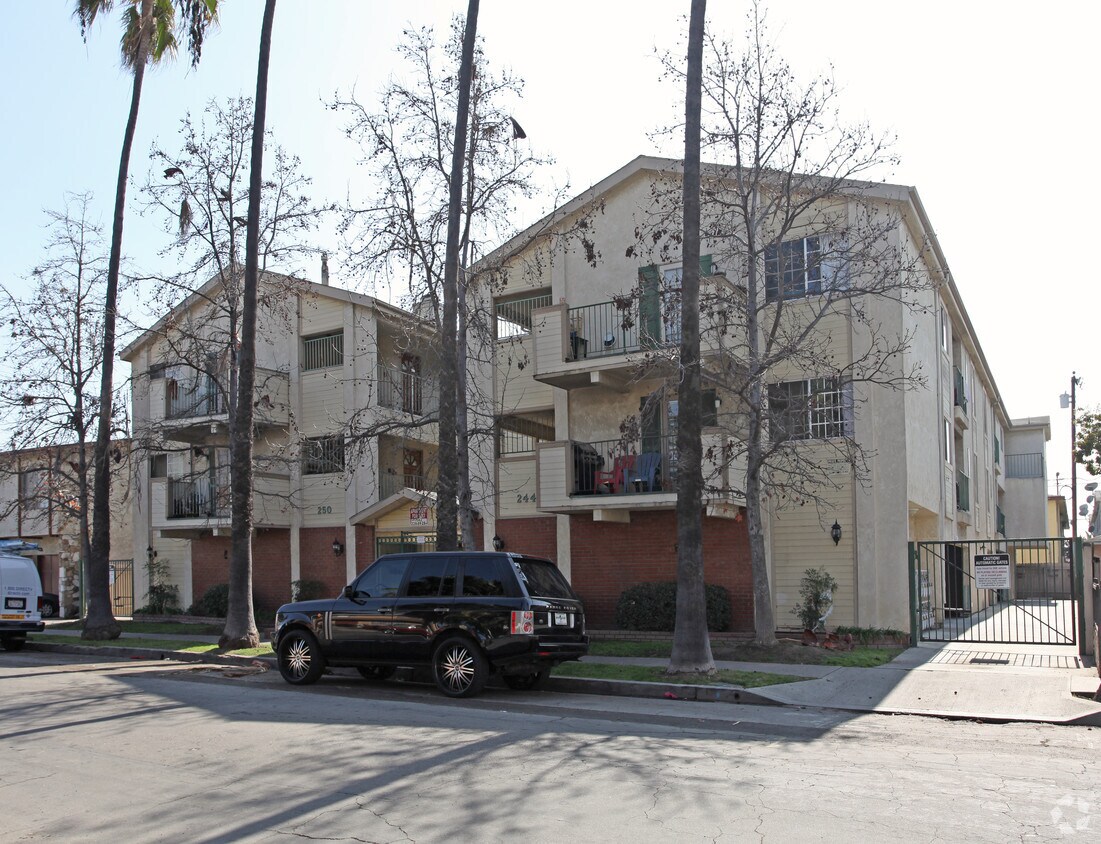 Primary Photo - 244-250 E Nevada St