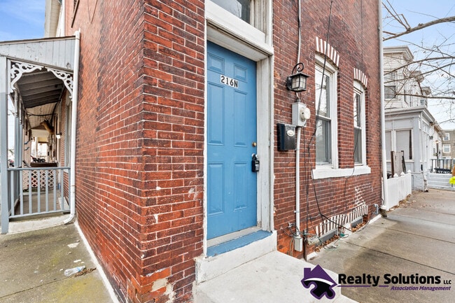 Building Photo - 216 N King St