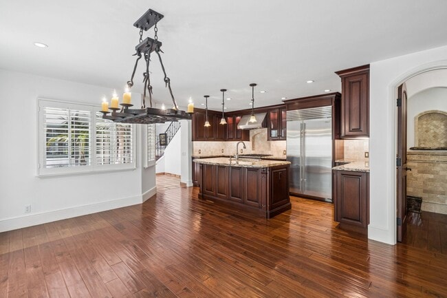 Building Photo - Charming 3BD Home in Coveted Newport Heights
