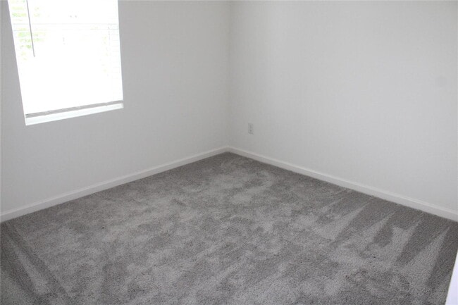 Building Photo - 1665 Hossler Trl