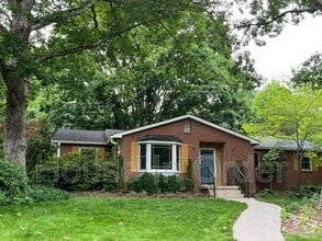 Building Photo - 8 Oakwilde Dr