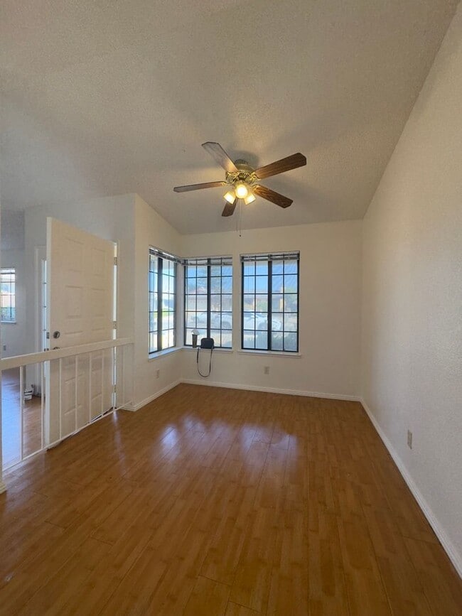 Foto del edificio - Located in a great neighborhood 4Bdm 2Ba H...