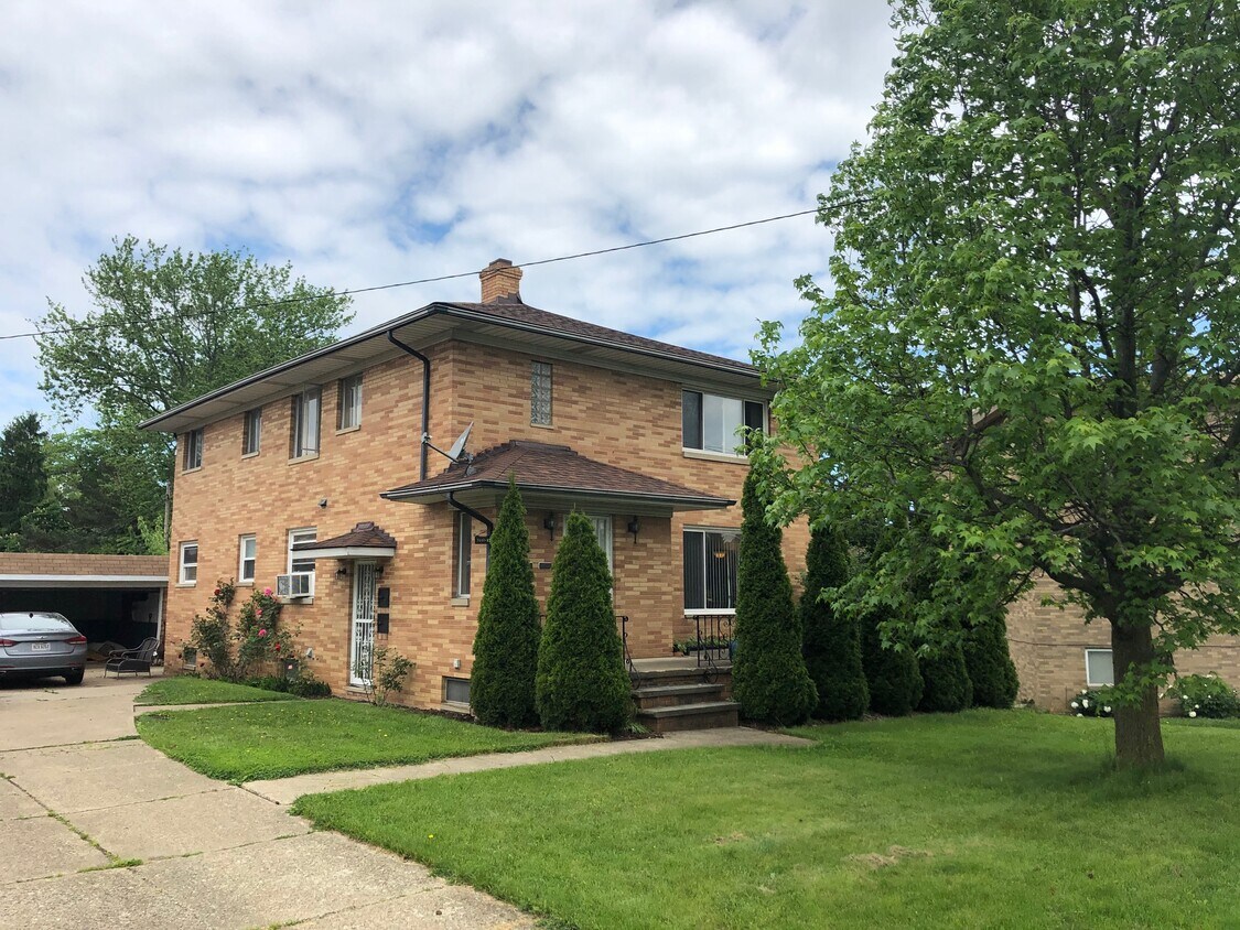 Foto principal - 3442 Warren Rd