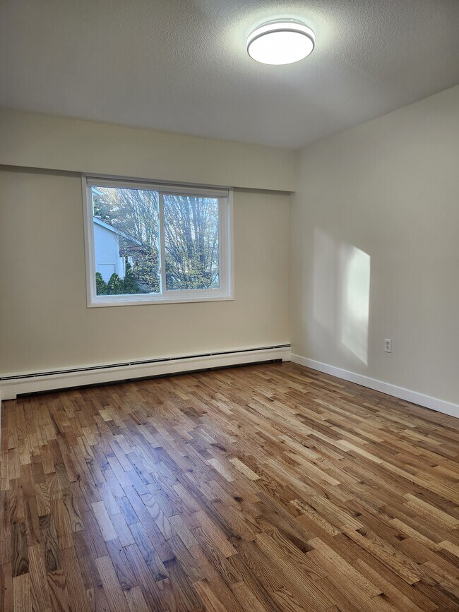 Photo du bâtiment - 1653 Oak Bay Ave