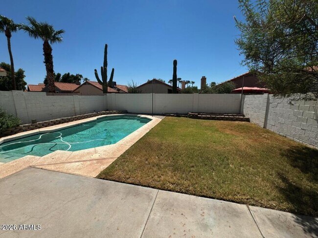 Building Photo - 4053 E Woodland Dr