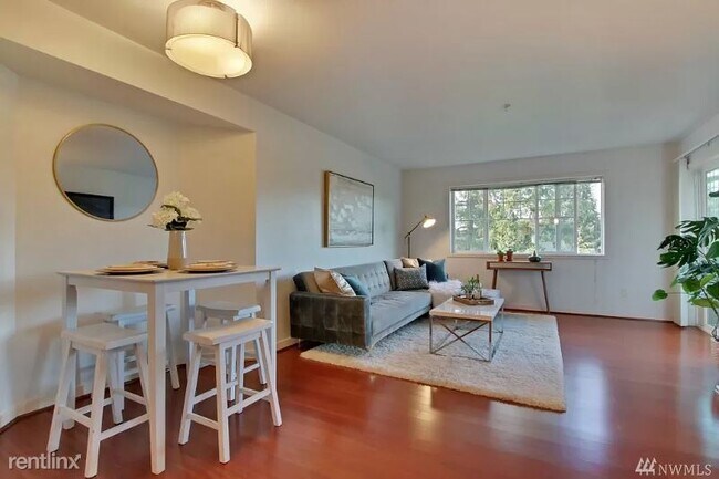 Foto del edificio - 1 br, 1 bath Condo - 13203 97th ave E
