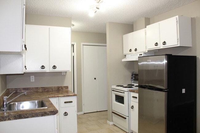 Building Photo - Cardona Place Apartments