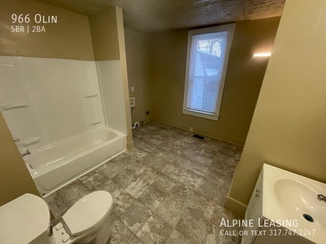 Building Photo - Need Space? Fresh WestSide Rehab!