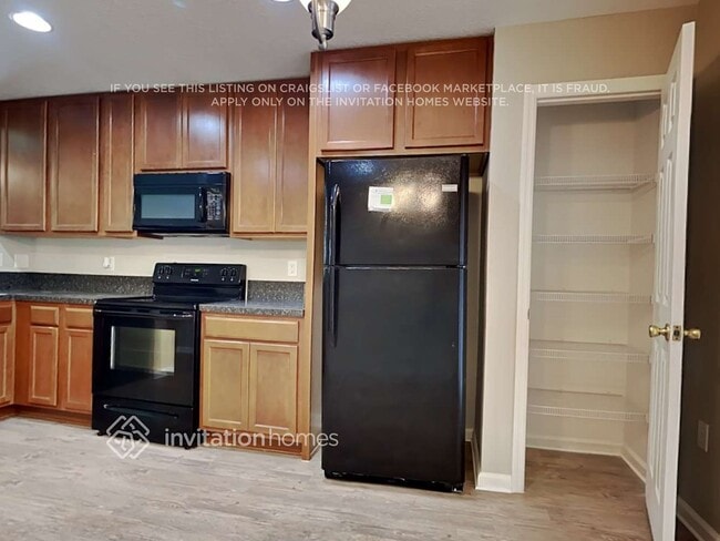 Building Photo - 12563 Pine Marsh Way