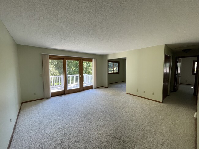 Building Photo - 14428 Fairway Dr