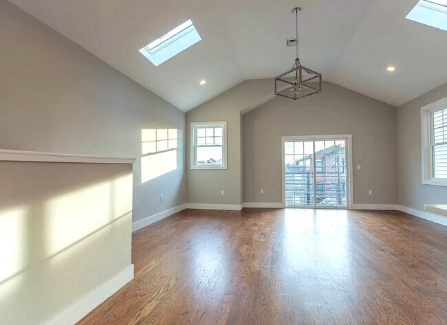 Building Photo - 268 Griffith St