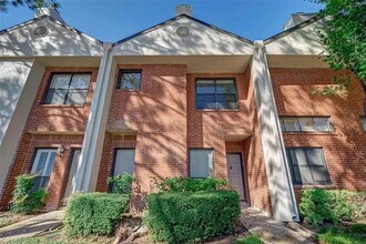 Building Photo - 2604 Bering Dr