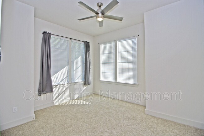 Building Photo - 333 E Boyd Dr