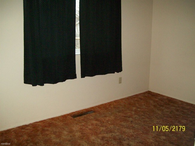 Building Photo - 3 br, 1 bath House - 2618 Lester st