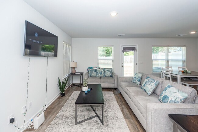 Foto del edificio - 4 Bedroom 3 Bath Single Family Home Shady ...