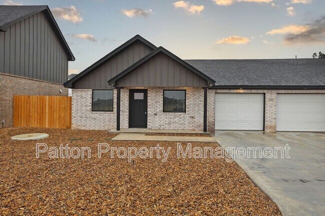 Building Photo - 14411 Periwinkle Dr