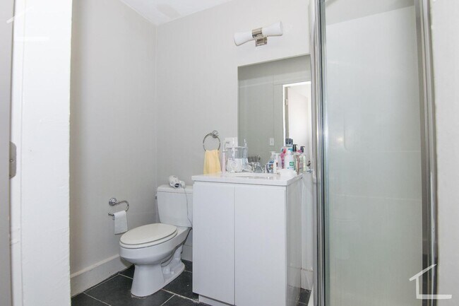 Foto del edificio - 27 Greylock Rd