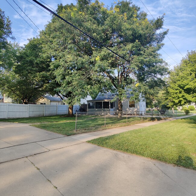 Foto del edificio - 3403 Woodland Ave