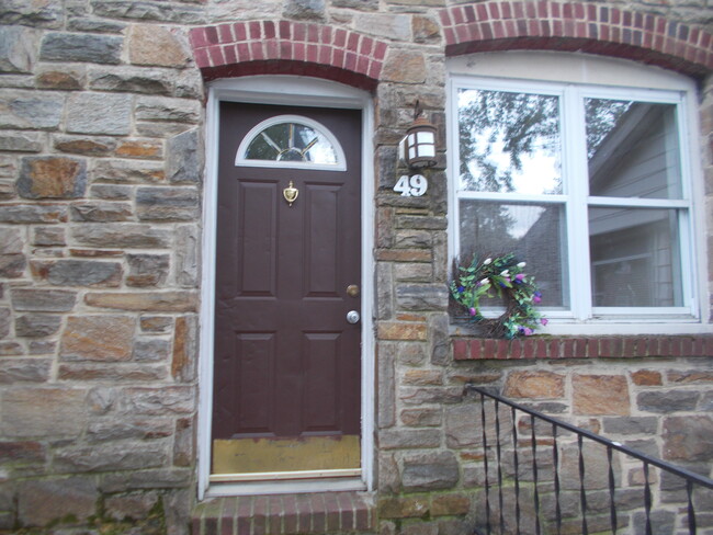 Building Photo - 49 Talbott St
