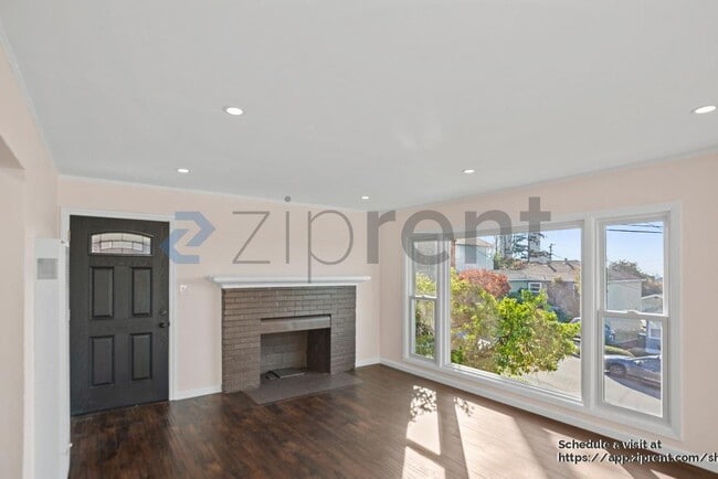 Building Photo - 682 Kern St