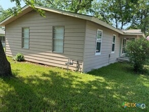 Building Photo - 428 Aguila St