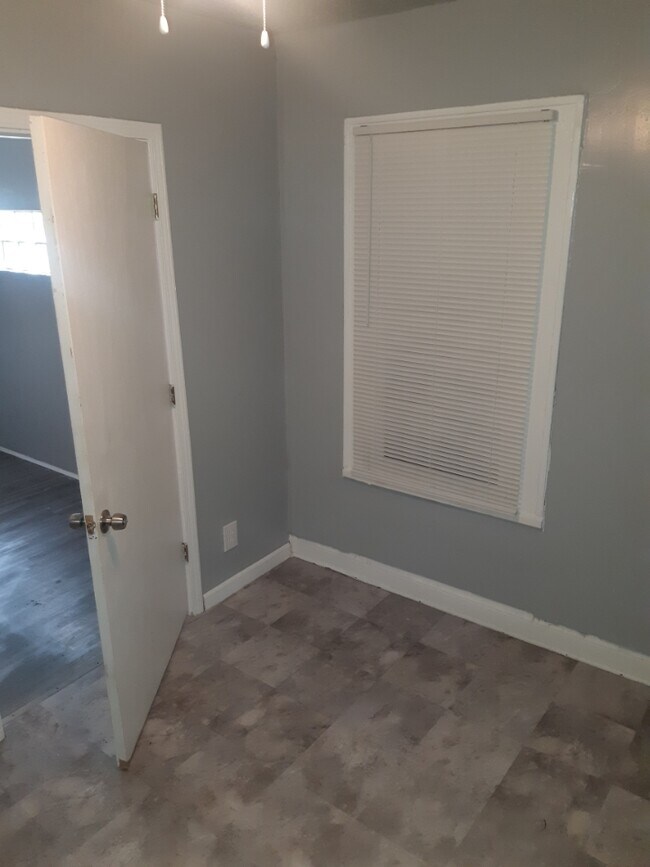 2do dormitorio - 6002 Shulte Ave