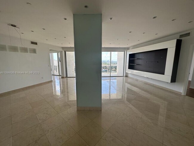 Foto del edificio - 9601 Collins Ave
