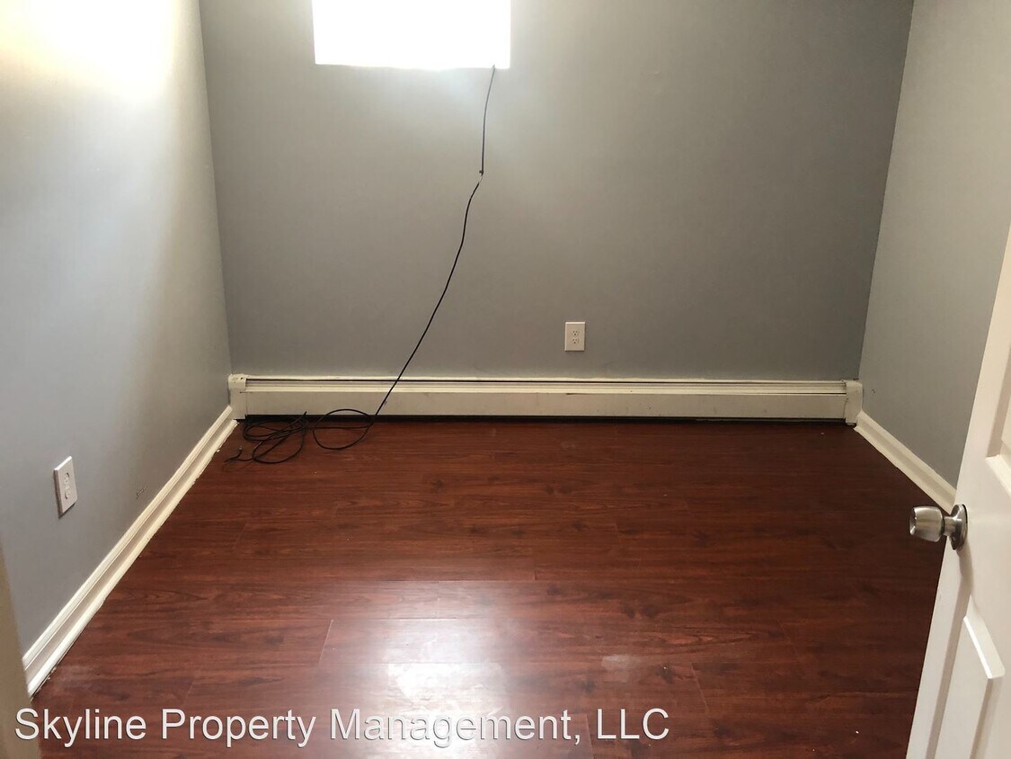 Building Photo - 1696 N Main St