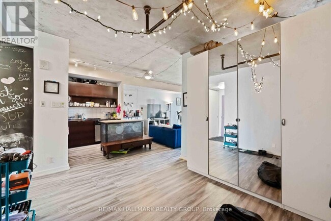 Photo du bâtiment - 324-1324 Laurier Ave W